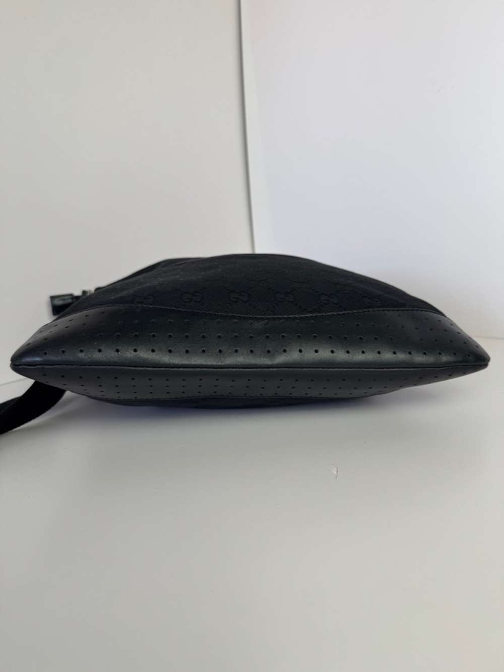Gucci Black GG Canvas Messenger Bag with Adjustable Strap - Picture 5 of 16